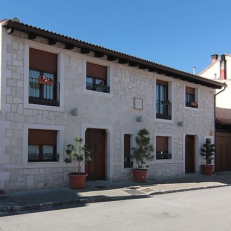 Apartamentos Turisticos Los Abuelos Montemayor de Pililla Kültér fotó