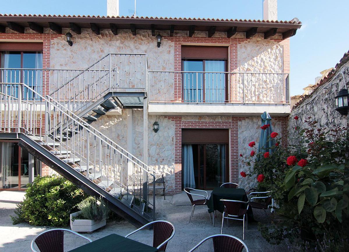 Apartamentos Turisticos Los Abuelos Montemayor de Pililla Kültér fotó