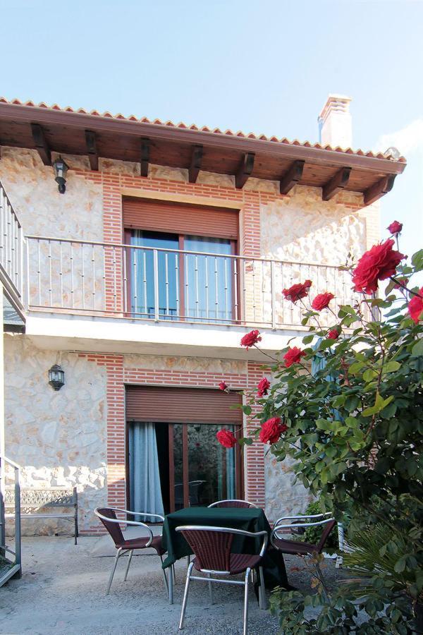 Apartamentos Turisticos Los Abuelos Montemayor de Pililla Kültér fotó