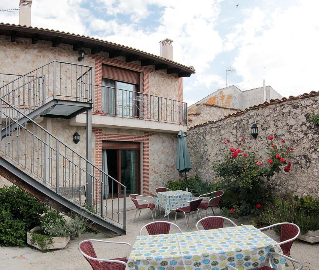 Apartamentos Turisticos Los Abuelos Montemayor de Pililla Kültér fotó