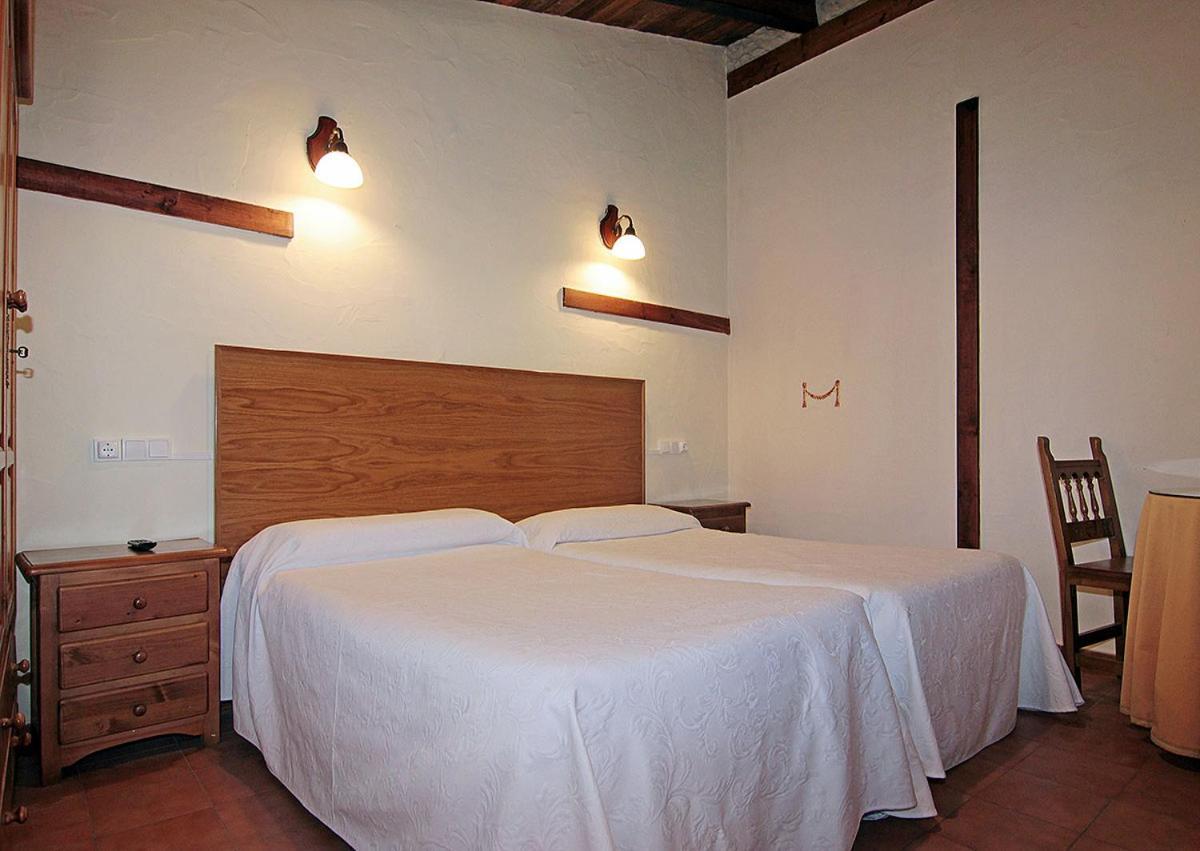 Apartamentos Turisticos Los Abuelos Montemayor de Pililla Kültér fotó