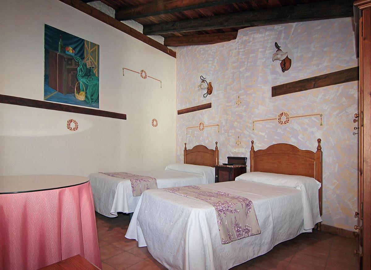 Apartamentos Turisticos Los Abuelos Montemayor de Pililla Kültér fotó