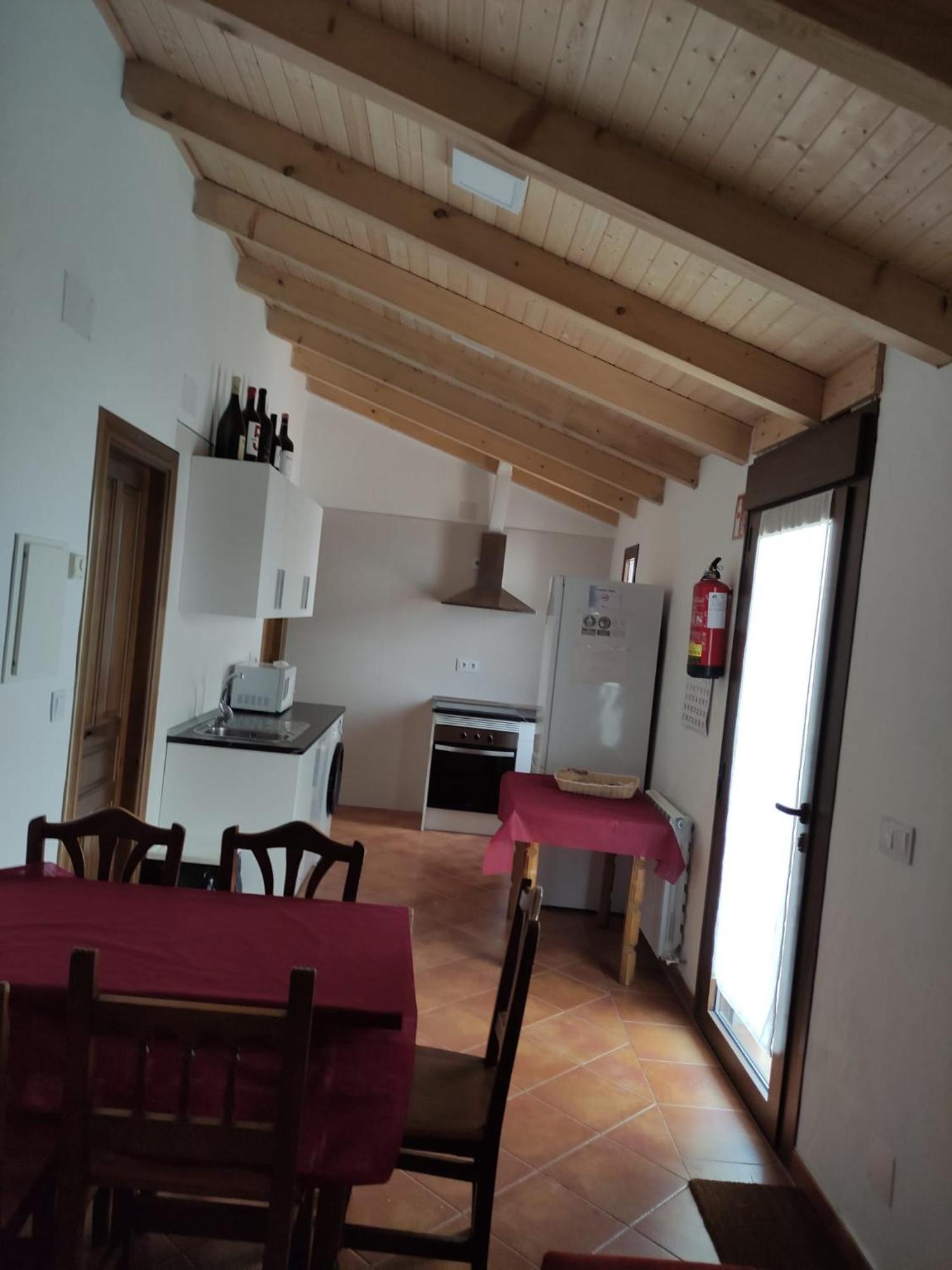 Apartamentos Turisticos Los Abuelos Montemayor de Pililla Kültér fotó
