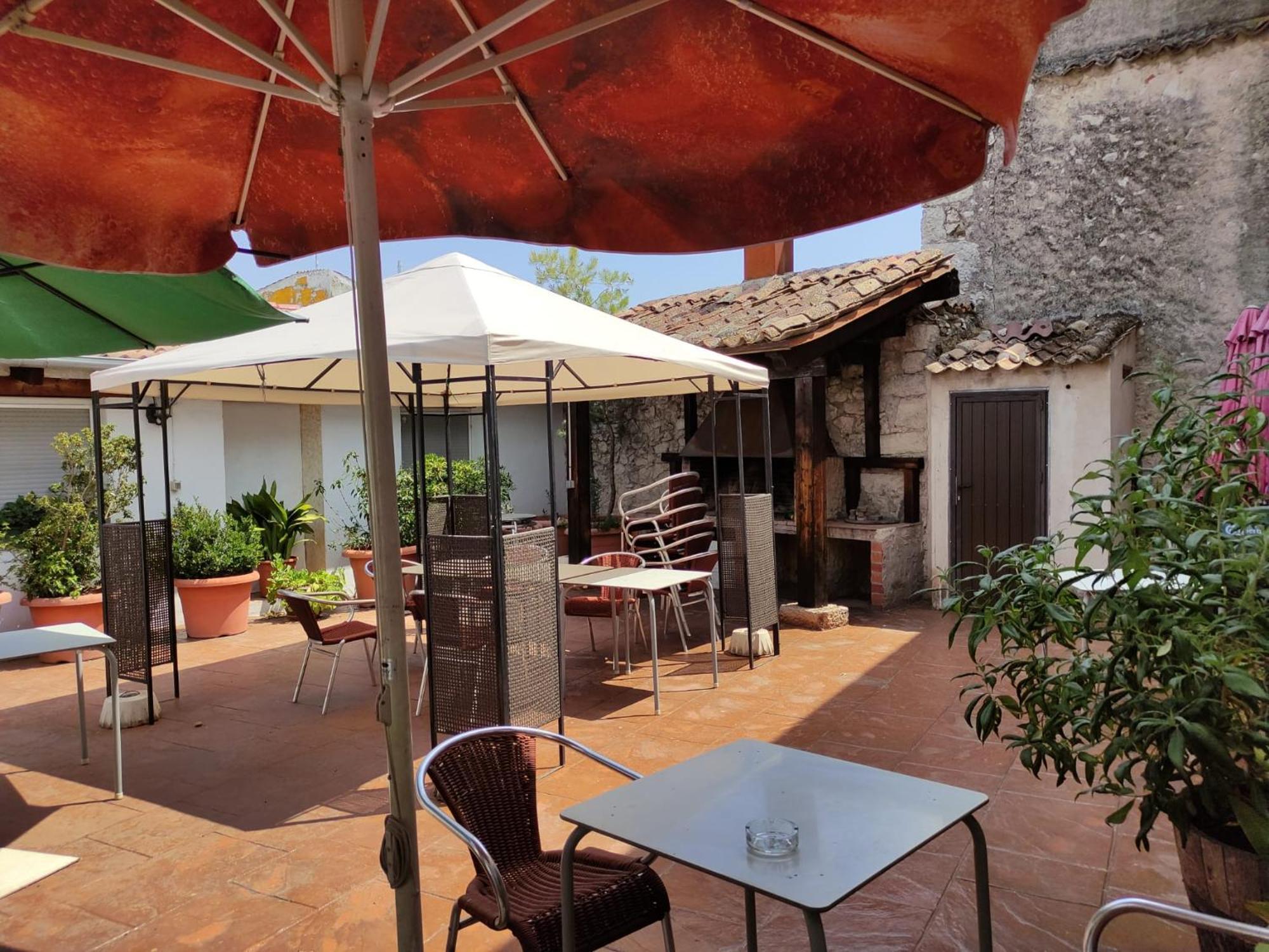 Apartamentos Turisticos Los Abuelos Montemayor de Pililla Kültér fotó