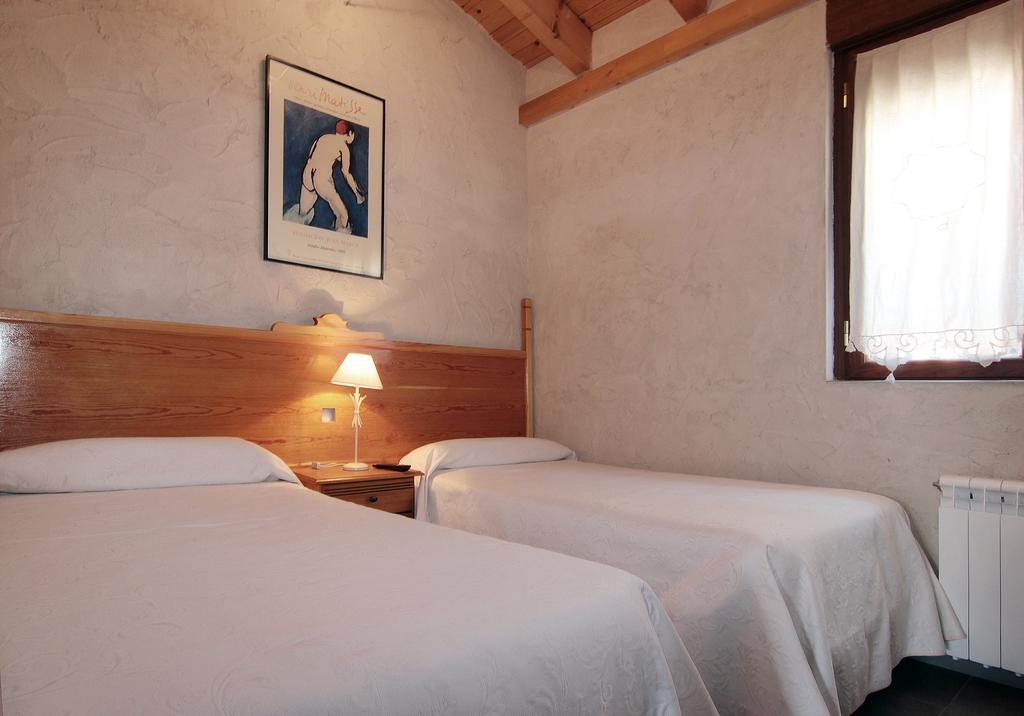 Apartamentos Turisticos Los Abuelos Montemayor de Pililla Kültér fotó