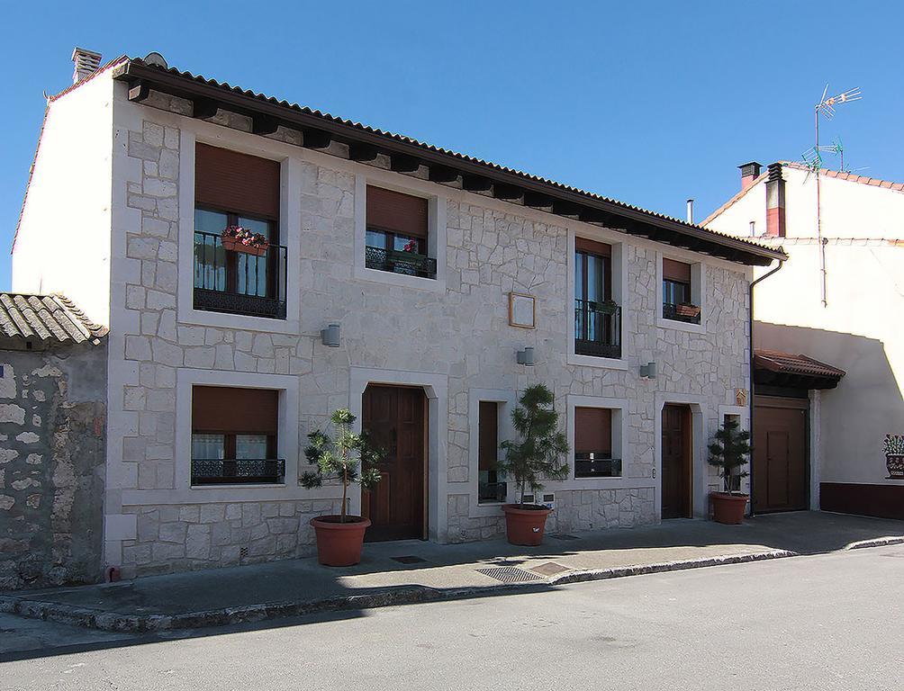 Apartamentos Turisticos Los Abuelos Montemayor de Pililla Kültér fotó