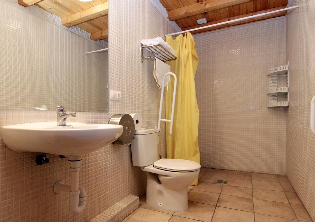 Apartamentos Turisticos Los Abuelos Montemayor de Pililla Kültér fotó