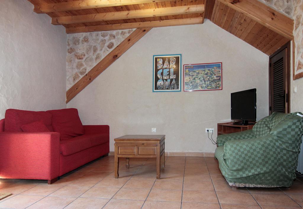 Apartamentos Turisticos Los Abuelos Montemayor de Pililla Kültér fotó
