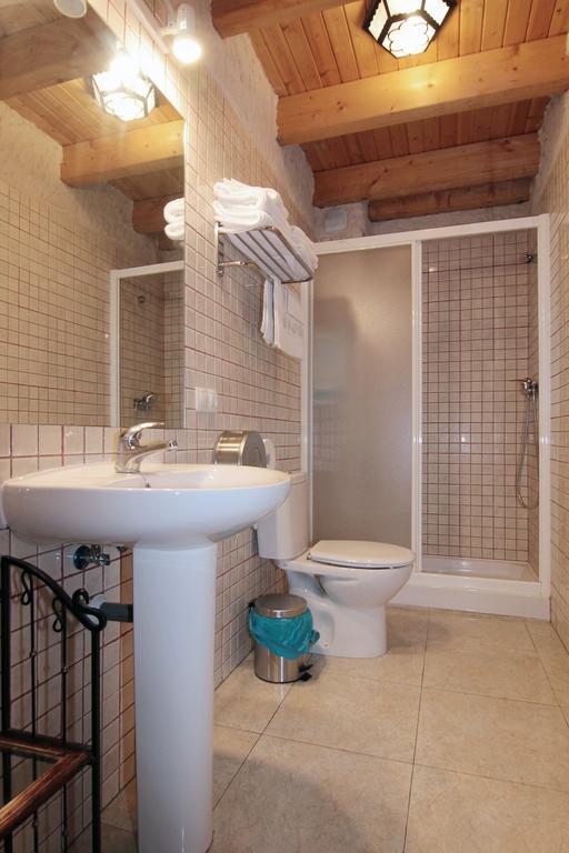 Apartamentos Turisticos Los Abuelos Montemayor de Pililla Kültér fotó