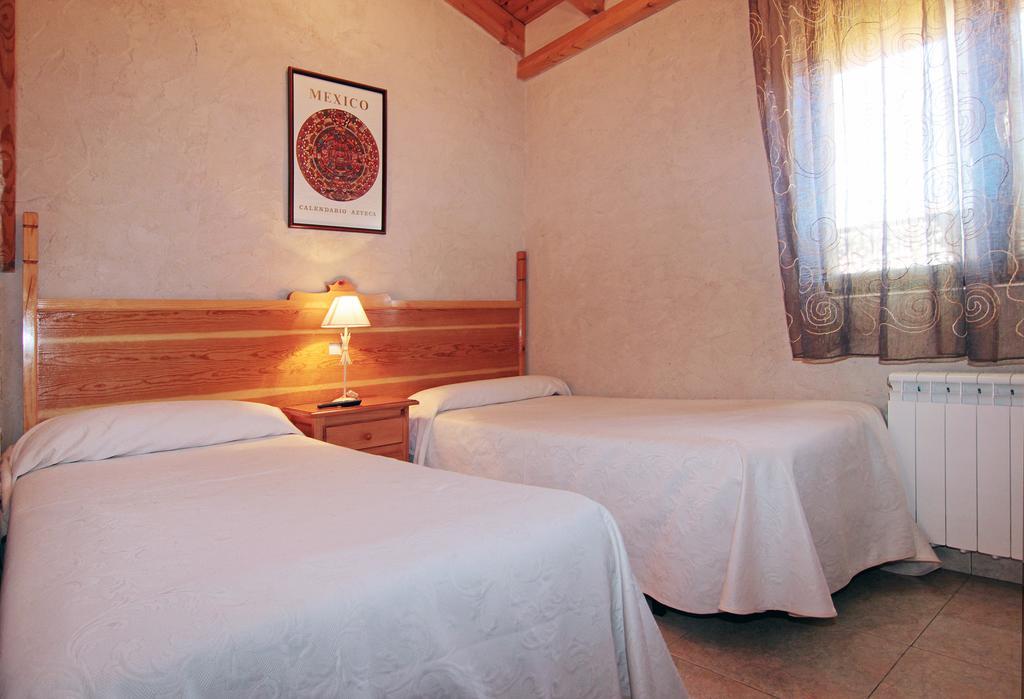 Apartamentos Turisticos Los Abuelos Montemayor de Pililla Kültér fotó