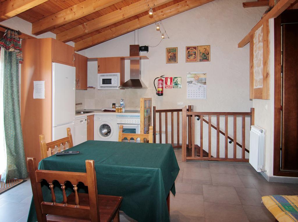 Apartamentos Turisticos Los Abuelos Montemayor de Pililla Kültér fotó