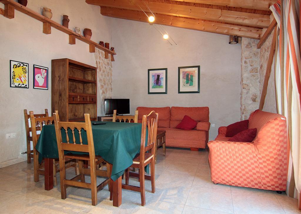 Apartamentos Turisticos Los Abuelos Montemayor de Pililla Kültér fotó